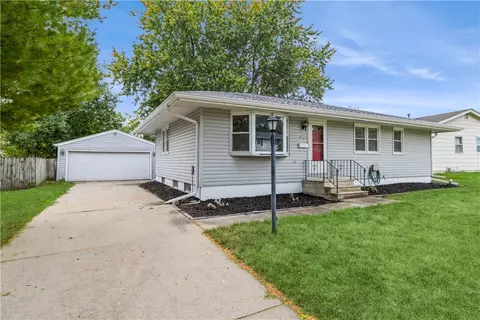 180 Gray Ave, Waukee, IA 50263