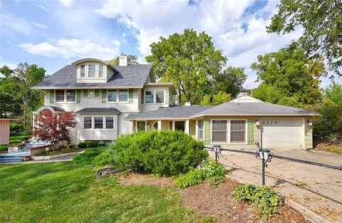 4219 Ingersoll Ave, Des Moines, IA 50312