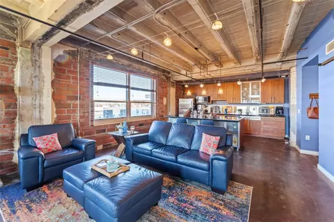 112 11th St #305, Des Moines, IA 50309