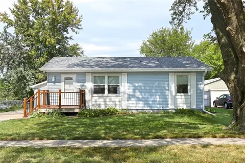 4689 Wakonda Dr, Norwalk, IA 50211
