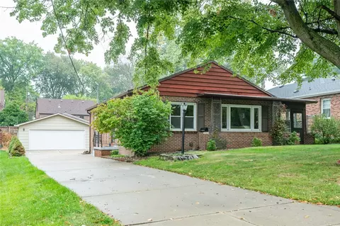6607 Carpenter Ave, Windsor Heights, IA 50324