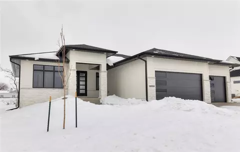 14209 Persimmon Dr, Urbandale, IA 50323
