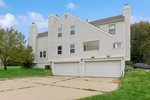 5265 Dakota Dr, West Des Moines, IA 50265