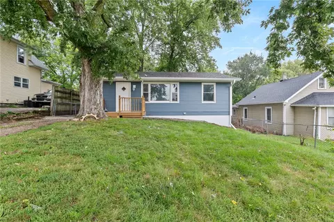 1119 Bundy St, Des Moines, IA 50315