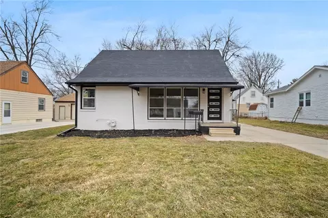 6207 Holcomb Ave, Des Moines, IA 50322