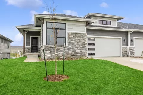 122 NW Sunrise Dr, Waukee, IA 50263
