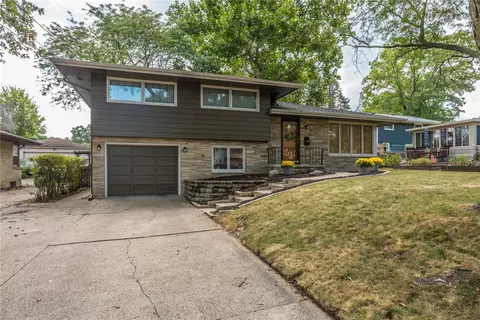 3326 Vilura Pkwy, Des Moines, IA 50310