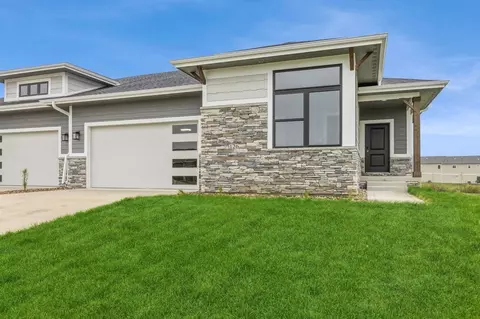 126 NW Sunrise Dr, Waukee, IA 50263