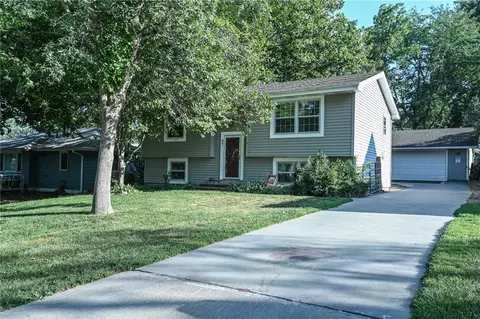87 Elm St, Carlisle, IA 50047