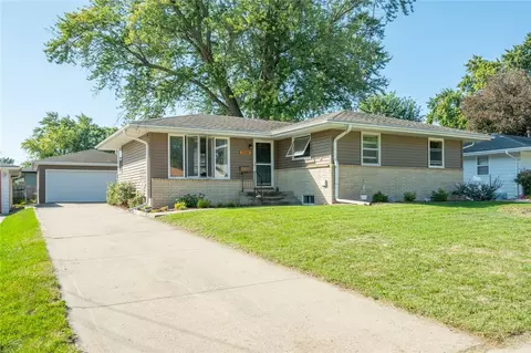 3308 Lindlavista Way, Des Moines, IA 50310