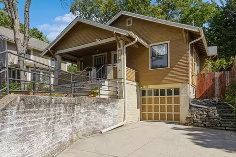 709 32nd St, Des Moines, IA 50312