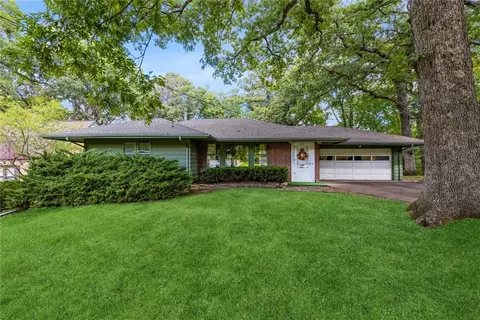 3521 Davisson Rd, Des Moines, IA 50310