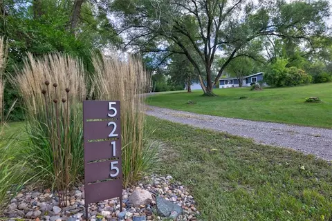 5215 E 38th St, Des Moines, IA 50317