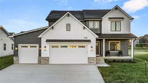 1218 S Radley St, West Des Moines, IA 50266