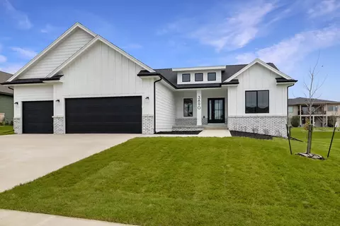 3890 Westwind Ct, Waukee, IA 50263