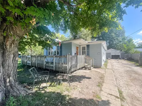 1909 E 22nd St, Des Moines, IA 50317
