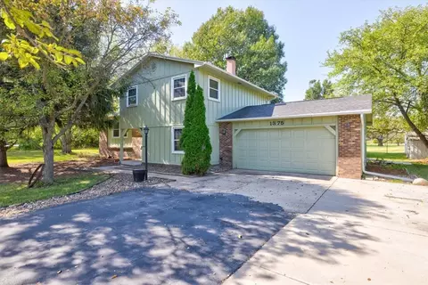 1375 S Sky Ridge Dr, West Des Moines, IA 50266
