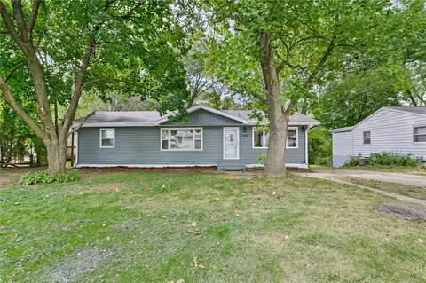 7906 SW 11th St, Des Moines, IA 50315