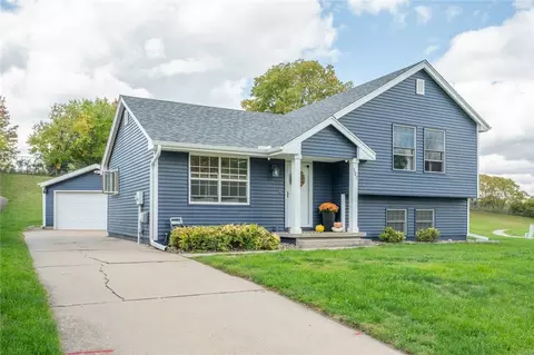 127 S 52nd St, West Des Moines, IA 50265