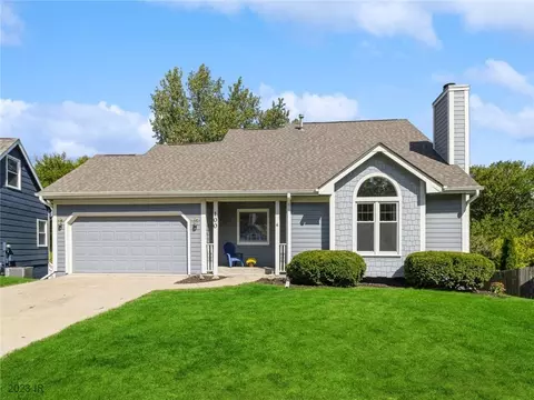 100 S 50th Ct, West Des Moines, IA 50265