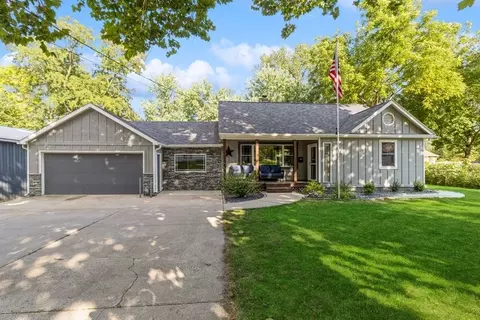 512 N 13th St, Adel, IA 50003