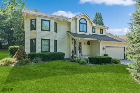 3201 Southern Woods Dr, Des Moines, IA 50321