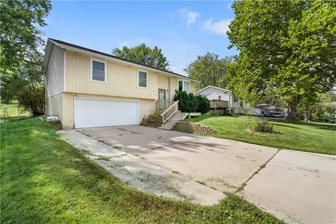 4738 Devlin Dr, Norwalk, IA 50211