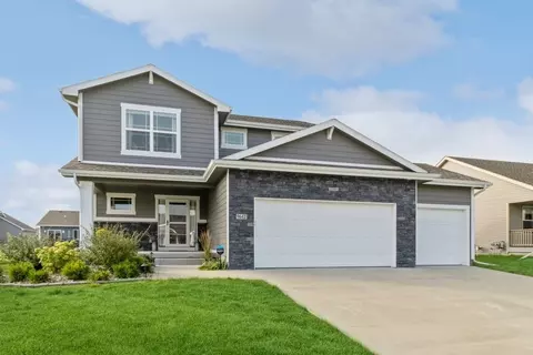 9642 Alderwood Dr, West Des Moines, IA 50266