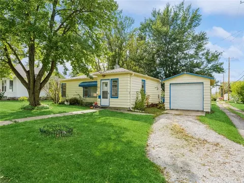 213 14th St S, Chariton, IA 50049