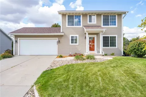 802 SE Woodbine Dr, Grimes, IA 50111