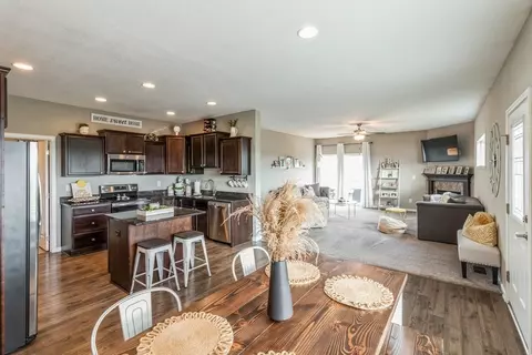1588 Foxtail Dr SE, Altoona, IA 50009