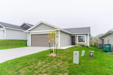 1335 Blazing Star Dr, Carlisle, IA 50047