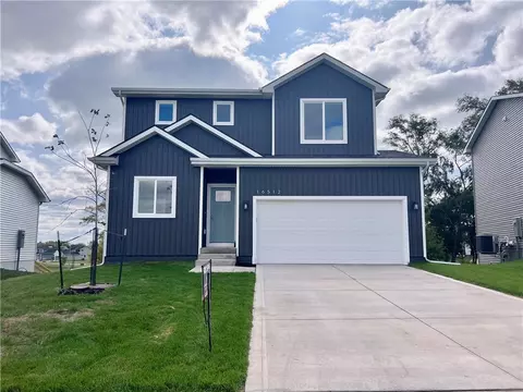 16512 Oakwood Dr, Urbandale, IA 50323