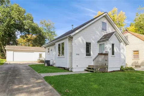 3920 67th St, Urbandale, IA 50322