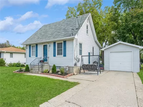 418 E 11th St S, Newton, IA 50208