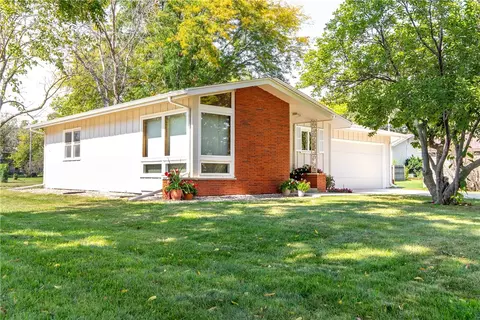1217 Garfield Ave, Ames, IA 50014