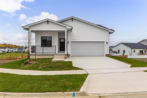 1721 Willow Ct, Norwalk, IA 50211