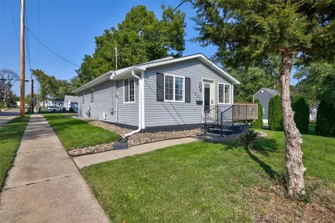 1227 Bundy St, Des Moines, IA 50315