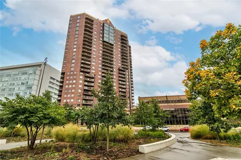 300 Walnut St #1907, Des Moines, IA 50309