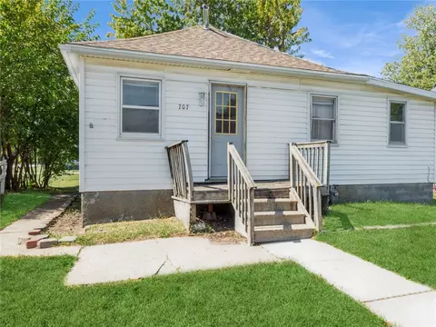 207 Pine Ave, Woodward, IA 50276
