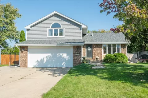 4805 80th Pl, Urbandale, IA 50322