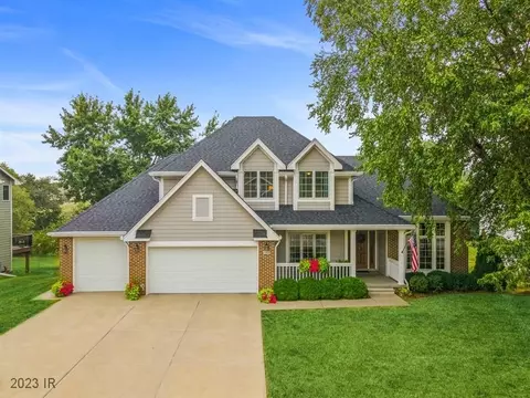 700 W Scenic Valley Dr, Indianola, IA 50125