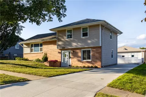 8905 Boston Ave, Urbandale, IA 50322