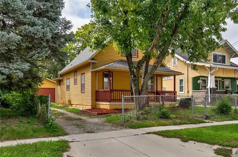 2511 E Walnut St, Des Moines, IA 50317
