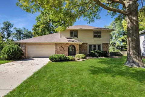 4816 Western Hills Dr, West Des Moines, IA 50265