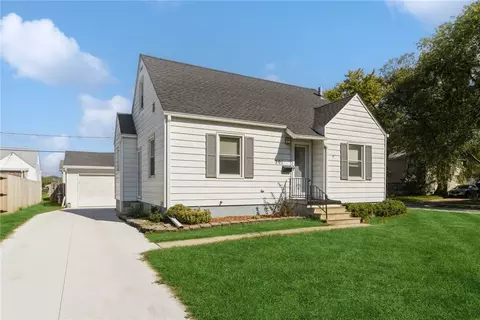 201 Hillside Ave, West Des Moines, IA 50265