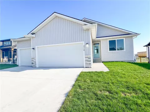 2118 Waller Ave, Norwalk, IA 50211