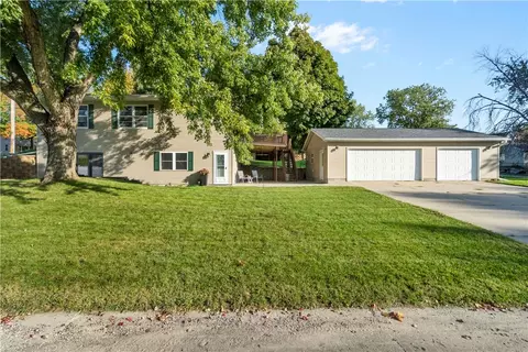 807 2nd St, Nevada, IA 50201