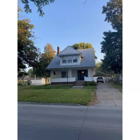 202 W Robinson St, Knoxville, IA 50138