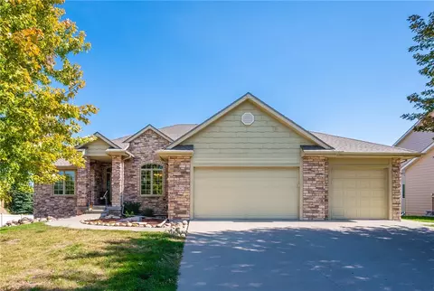 2803 157th St, Urbandale, IA 50323